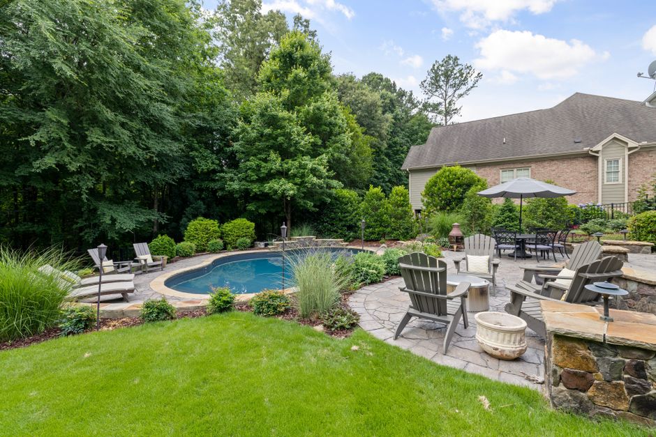 Pool patio in Sandy