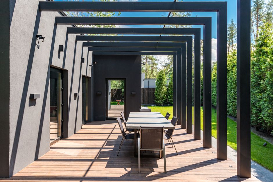 Pergola dining in Lehi